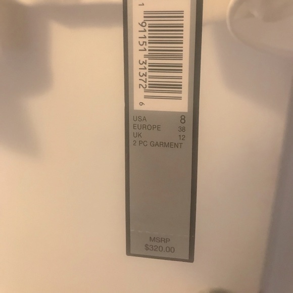 NWT White Tahari lightweight jacket with ruffle sleeves - Picture 5 of 5